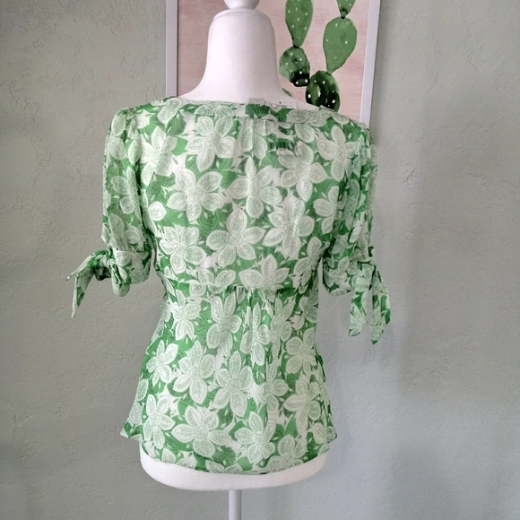 ๐ Odille Anthropologie Top - Picture 3 of 10